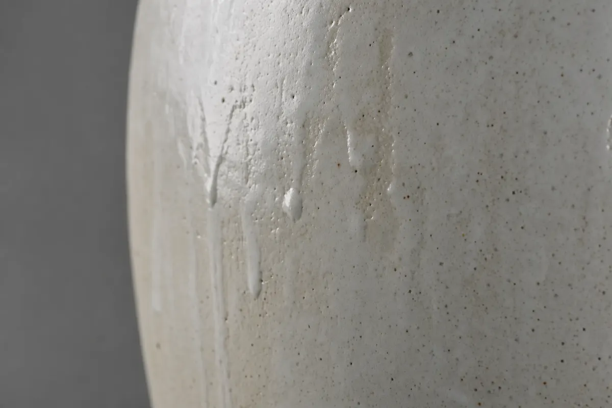 Vase en céramique, la matière