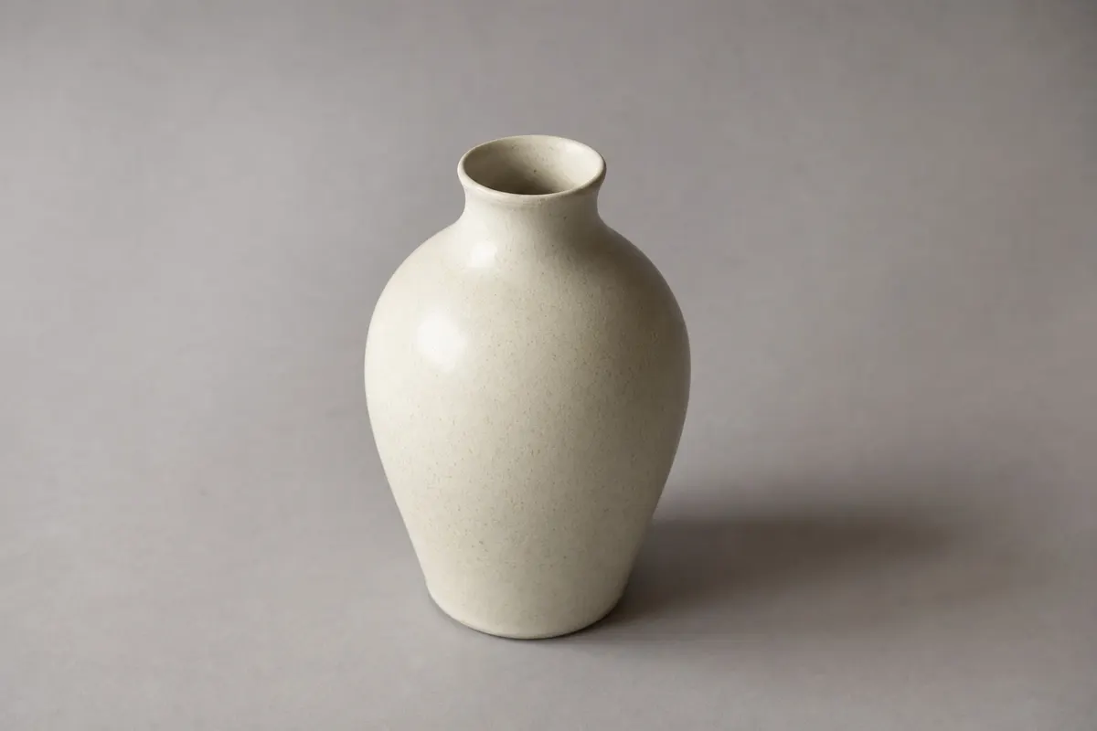 Vase en céramique, de trois quarts